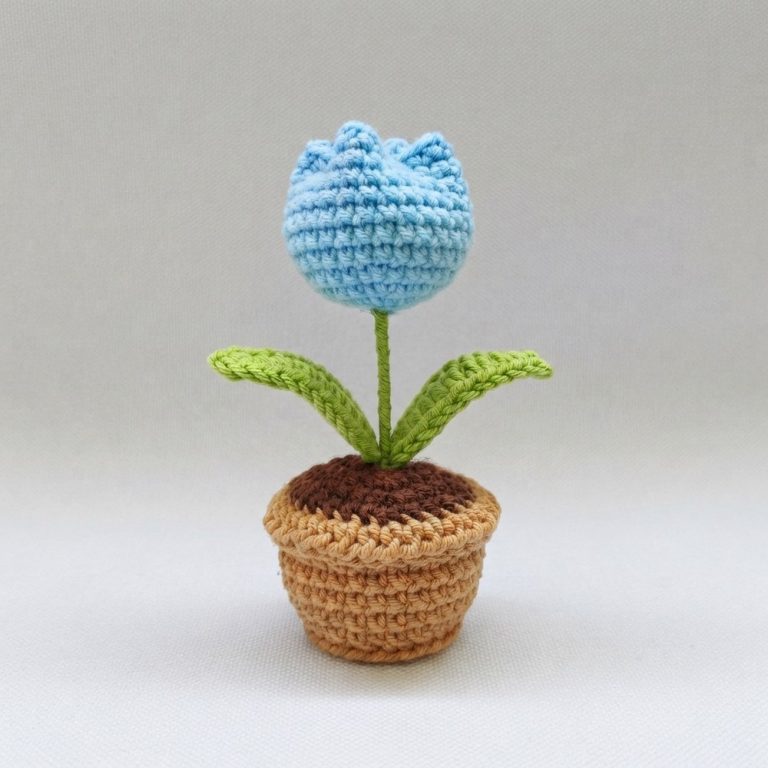 How to crochet a Mini Tulip Pot (1)