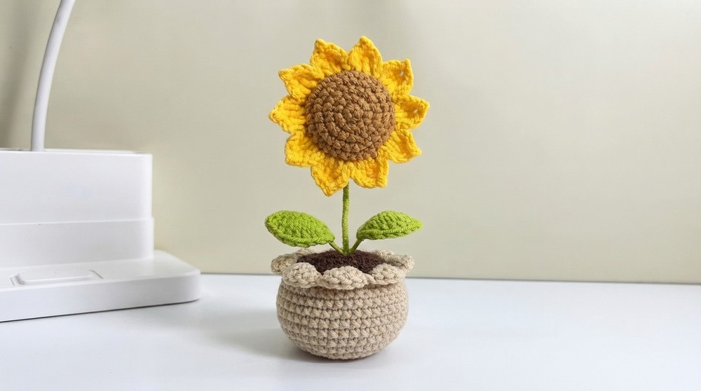 How to crochet sunflower pot for beginners (3)
