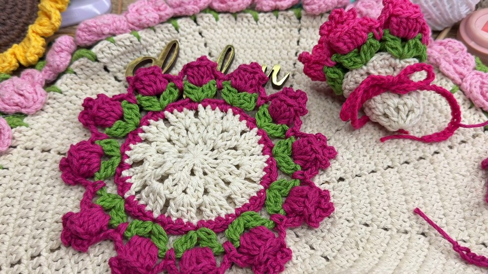 Mini Crochet Bouquet 🌸 Easy and Pretty Cup Holder Step-by-Step Tutorial (3)