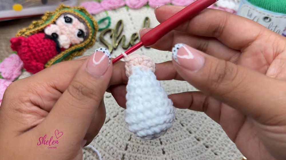 Saint Jude Thaddeus Crochet Keychain 8 cm Easy Tutorial for Beginners Amigurumi Keychain (4)