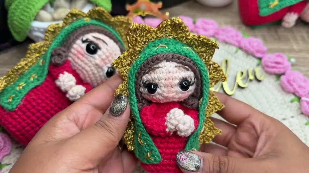 Virgin Mary Amigurumi Mini Tutorial (10 cm) Crochet for Beginners 7