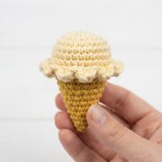 how to crochet this MINI ICE CREAM 10
