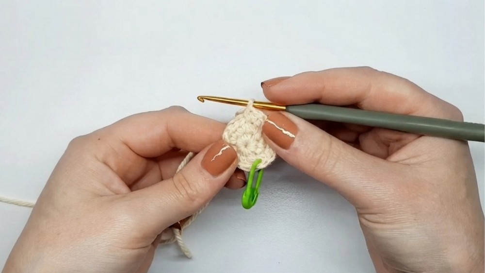how to crochet this MINI ICE CREAM 3