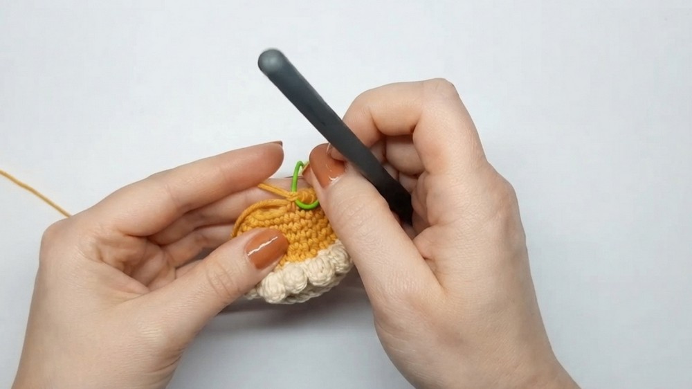 how to crochet this MINI ICE CREAM 6