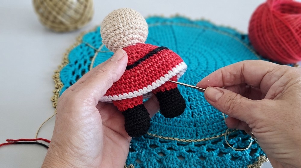 How To Crochet Crocheted Santa Claus Amigurumi (6)