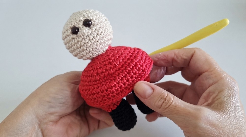 How To Crochet Crocheted Santa Claus Amigurumi (8)