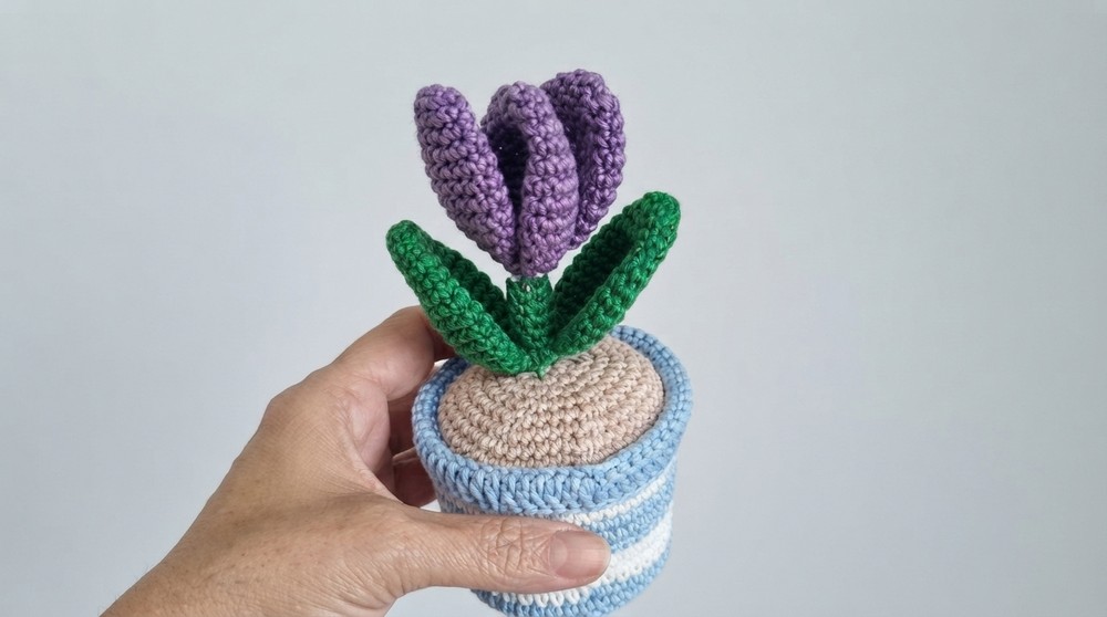 How To Crochet Vase With Tulip Flower 11