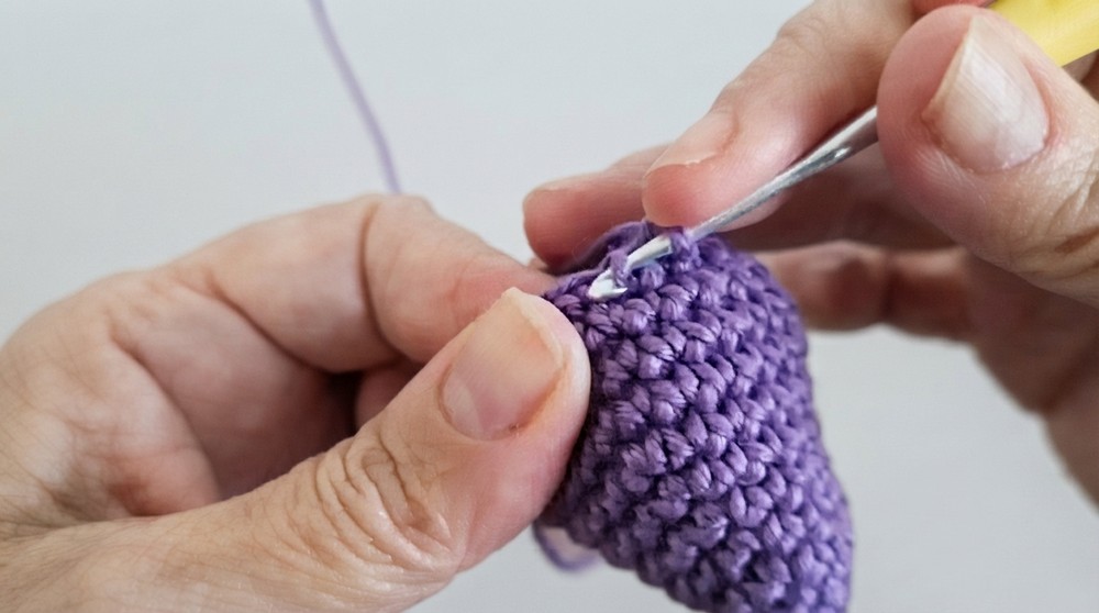 How To Crochet Vase With Tulip Flower 9