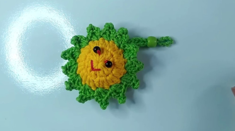 How to make a CROCHET KEYCHAIN __- Happy Flower (subtitled) 7