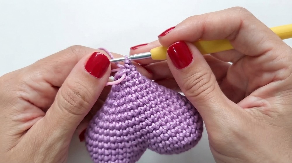 bambolino heart crochet keychain - perfect gift for mother's day! (subtitled) (3)