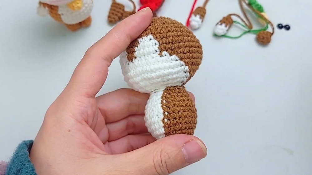 Crochet Amigurumi Reindeer Pattern 4