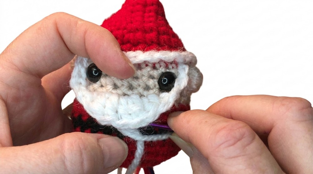 Crochet Amigurumi Mini Santa Claus Pattern 4
