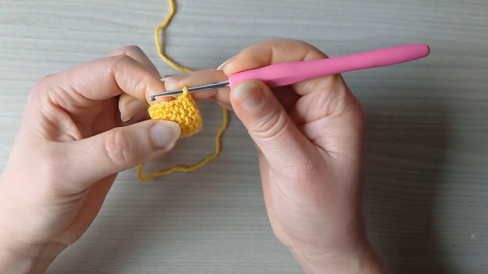 Crochet Amigurumi Bee Pattern 1