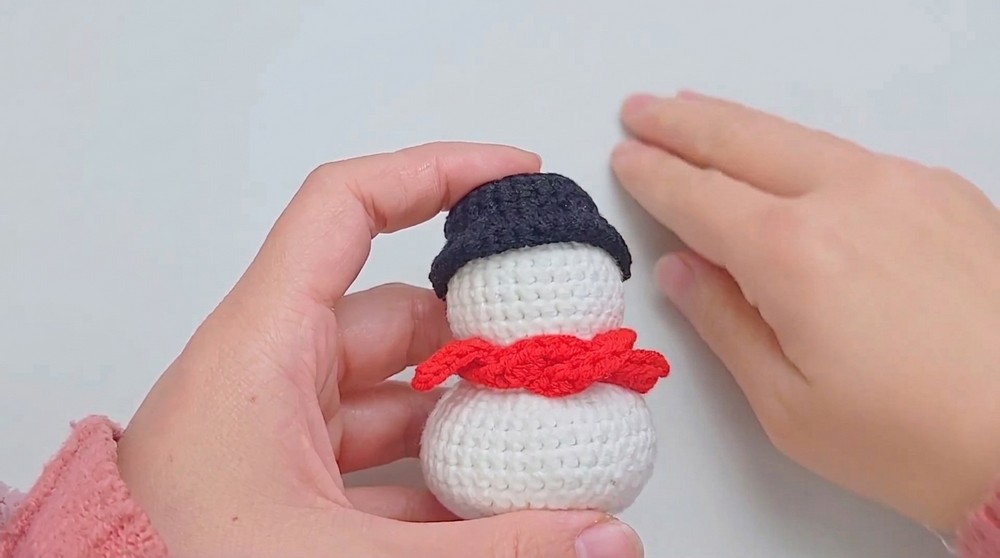 Crochet Amigurumi Snowman Pattern 4